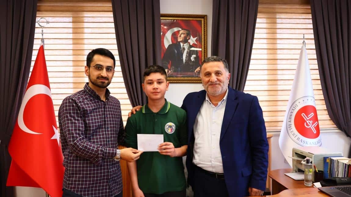 İlçe Müftülüğümüzce Düzenlenen Mehmet Akif Ersoy Şiirlerini Güzel Okuma Yarışmasında Öğrencimizi Birincilik Ödülünü Kazanmıştır.