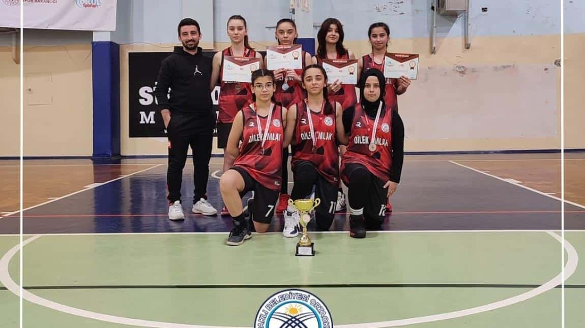 Yıldız Kızlar Basketbol Takımımız Okul Sporları İl Geneli 3*3 Turnuvasında İl İkincisi olmuştur.  
